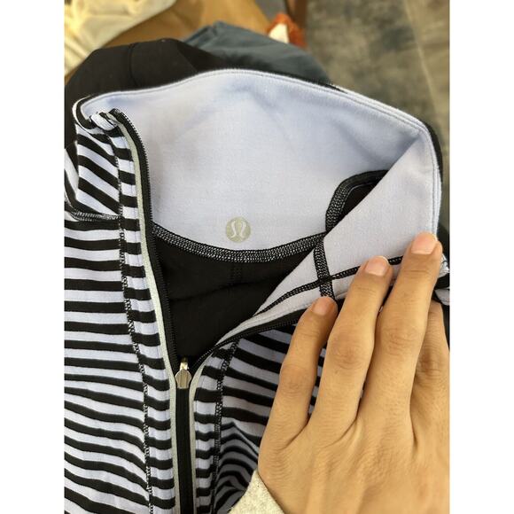 Lululemon Run U Turn 1/2 Zip Top Striped Long Sleeve Reversible Pullover Size 2 - Picture 5 of 7
